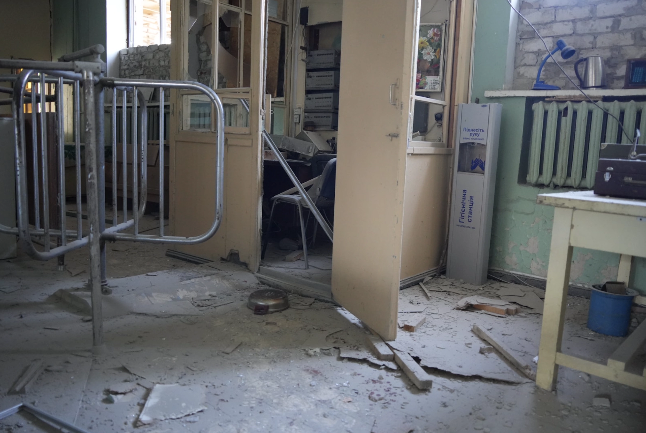 зображення до посту: In photos: Russians drop glide bomb on educational institution in Kharkiv, injure 1 (Updated)