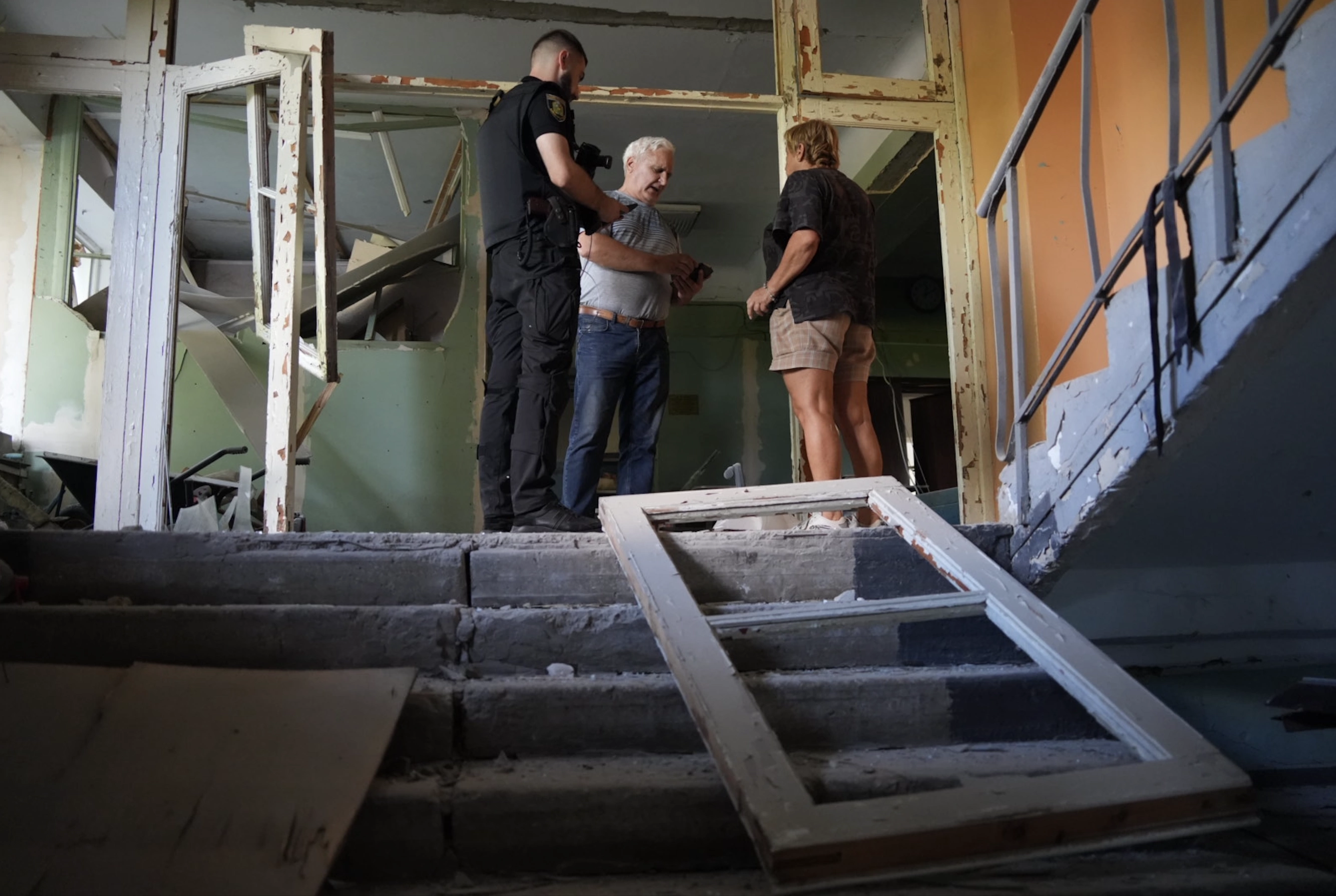 зображення до посту: In photos: Russians drop glide bomb on educational institution in Kharkiv, injure 1 (Updated)