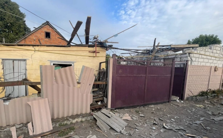 Чоловік, який був поранений через російські обстріли в Першотравневому, помер