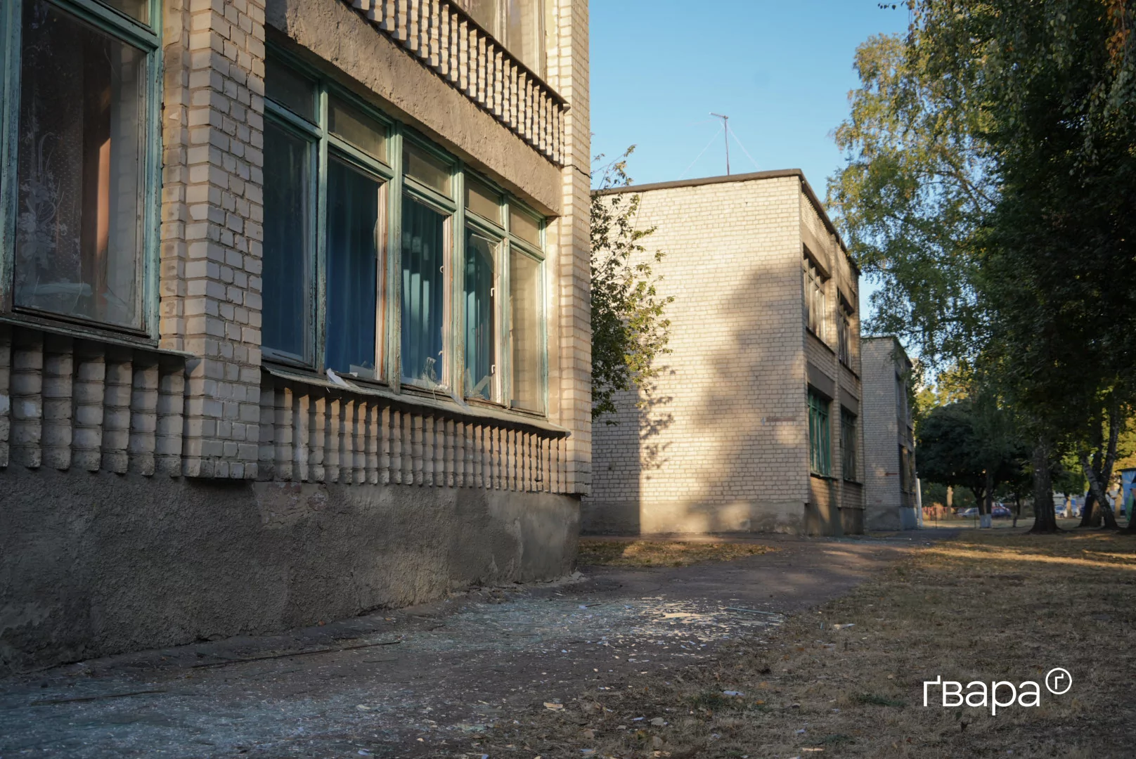 зображення до посту: Внаслідок влучання КАБу в Салтівському районі Харкова загинув чоловік — фоторепортаж
