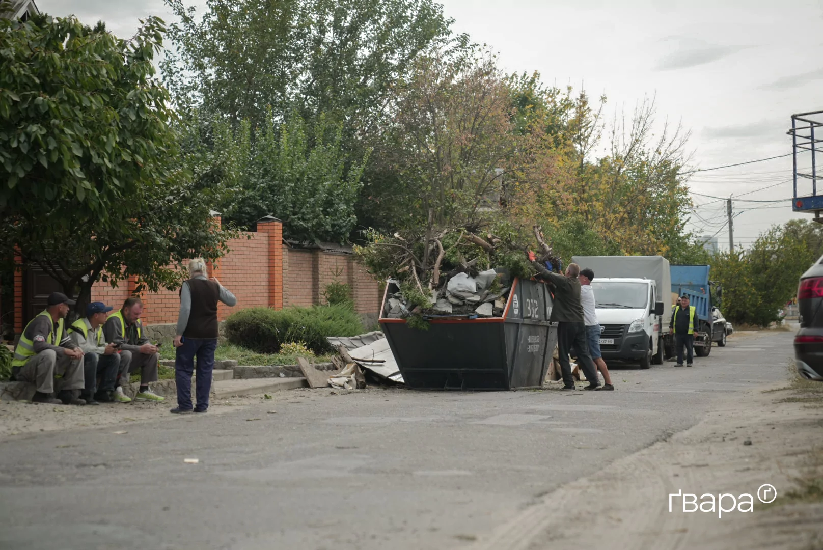 зображення до посту: Як у Київському районі Харкова усувають наслідки російських обстрілів — фото