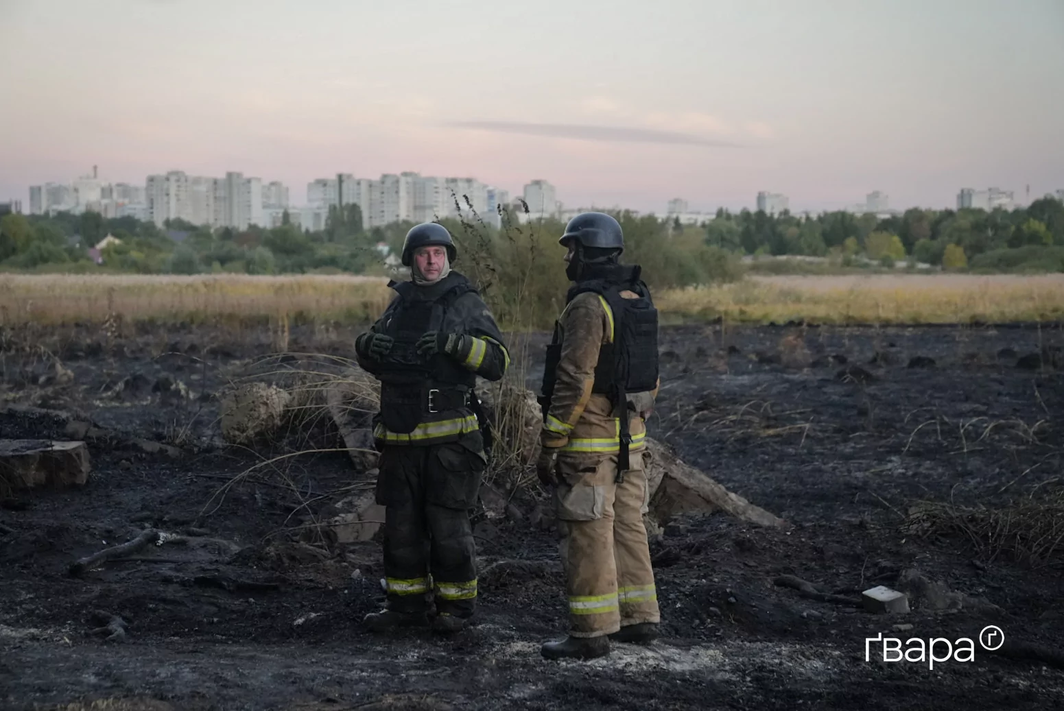 зображення до посту: «Чую — летить. Я одразу на землю впала»: наслідки російської атаки на Харків — фоторепортаж