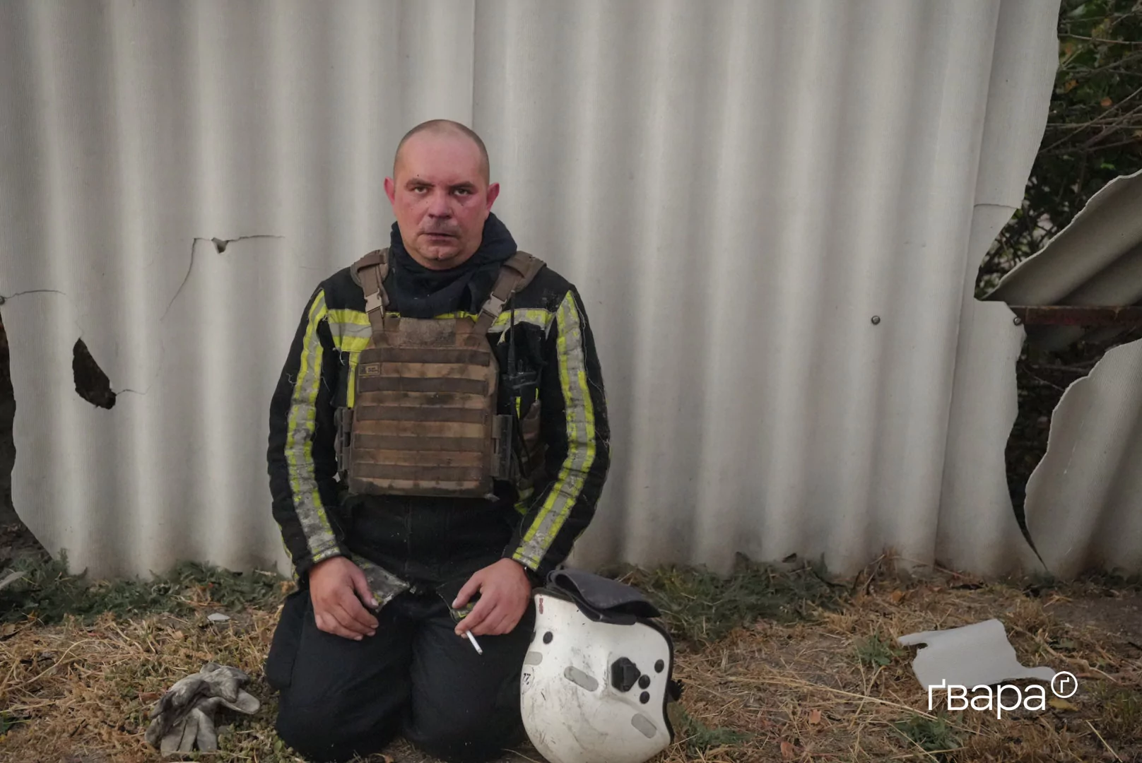 зображення до посту: «Чую — летить. Я одразу на землю впала»: наслідки російської атаки на Харків — фоторепортаж