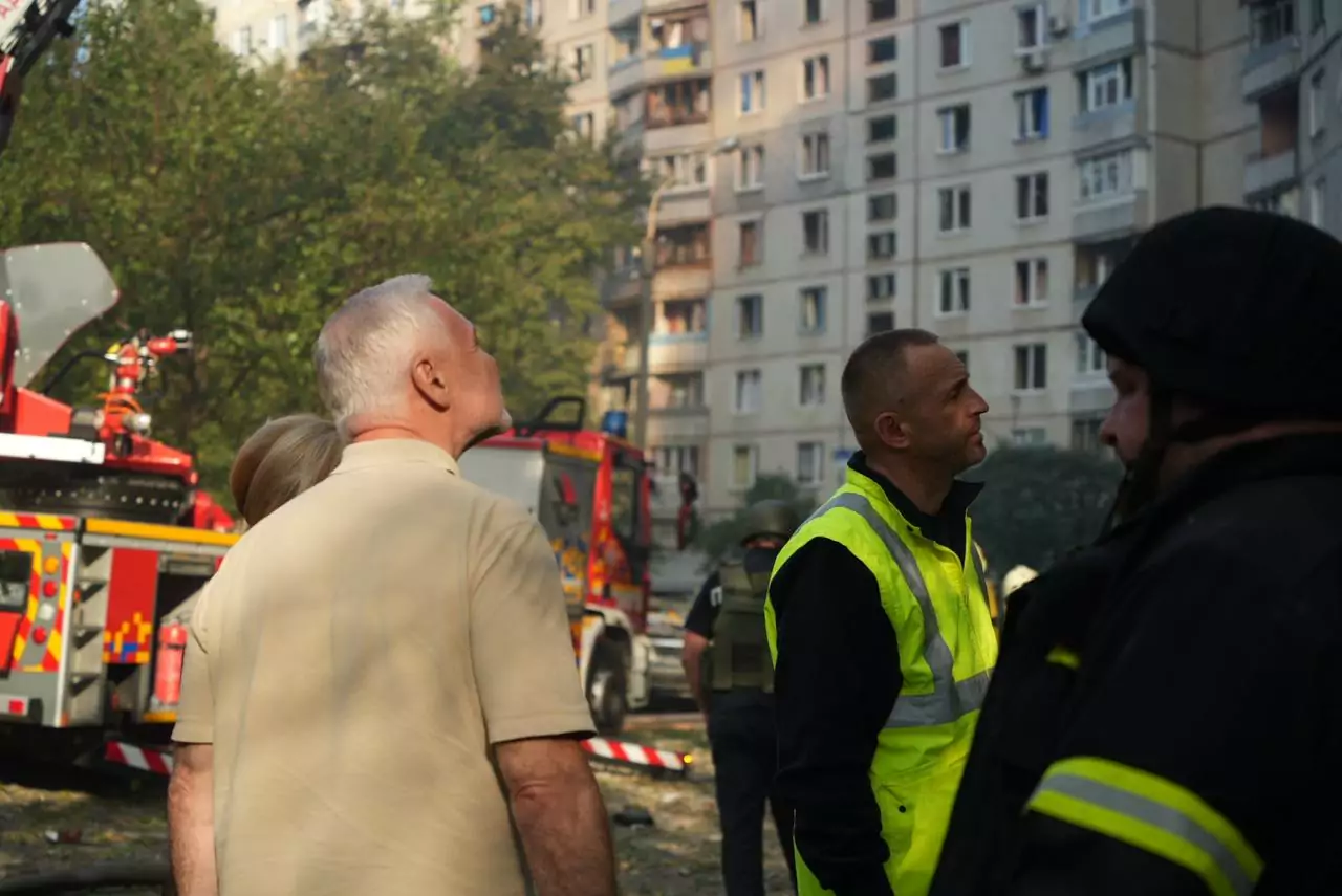 зображення до посту: In photos: Russians dropped 6 glide bombs on Kharkiv, kill 1, injure 43, including 3 children 