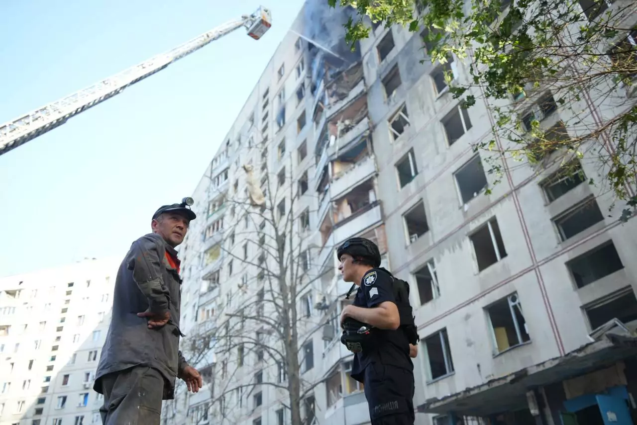 зображення до посту: In photos: Russians dropped 6 glide bombs on Kharkiv, kill 1, injure 43, including 3 children 
