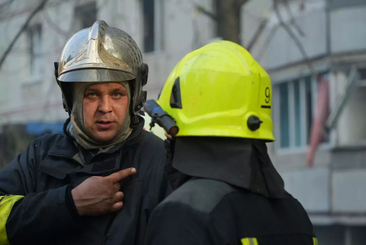 зображення до посту: In photos: Russians dropped 6 glide bombs on Kharkiv, kill 1, injure 43, including 3 children 