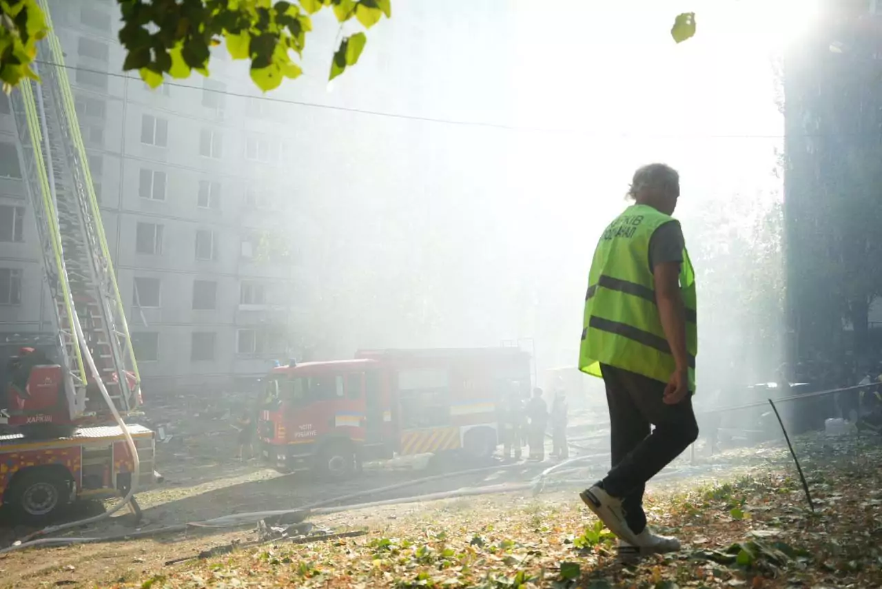 зображення до посту: In photos: Russians dropped 6 glide bombs on Kharkiv, kill 1, injure 43, including 3 children 
