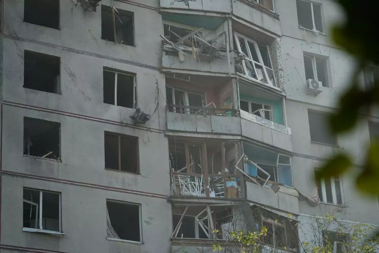 зображення до посту: In photos: Russians dropped 6 glide bombs on Kharkiv, kill 1, injure 43, including 3 children 