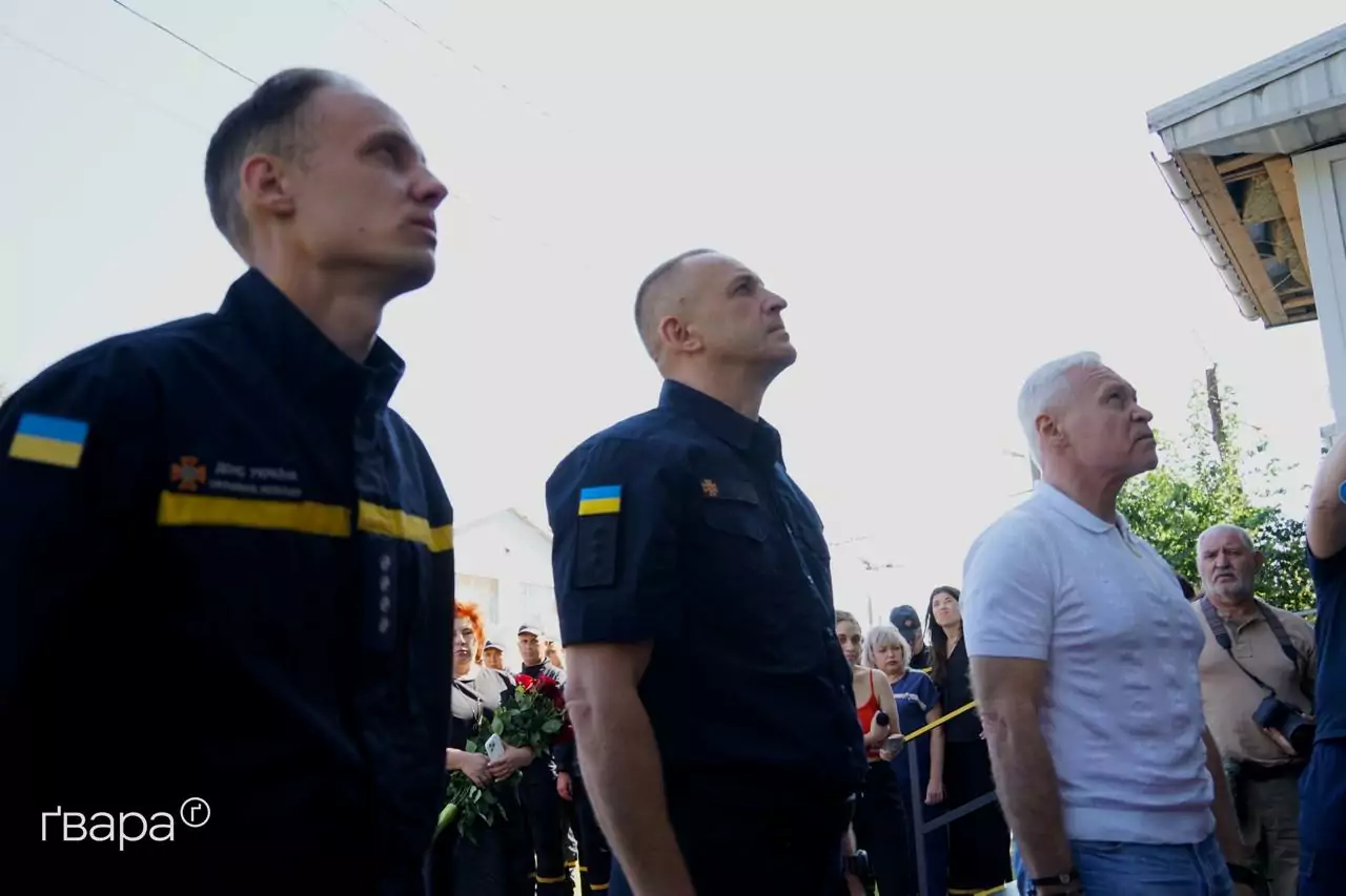 зображення до посту: У Харкові відкрили меморіальну дошку загиблим рятувальникам — фоторепортаж