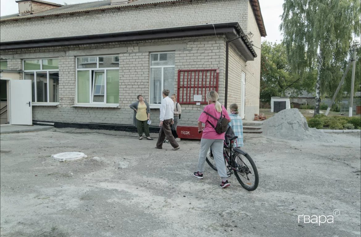 зображення до посту: «Спочатку пандемія, а потім вторгнення — ми навіть алфавіт не встигли вивчити»: виклики офлайн освіти на Харківщині