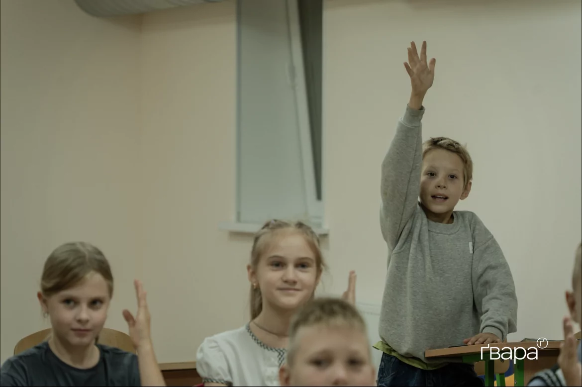 зображення до посту: «Спочатку пандемія, а потім вторгнення — ми навіть алфавіт не встигли вивчити»: виклики офлайн освіти на Харківщині
