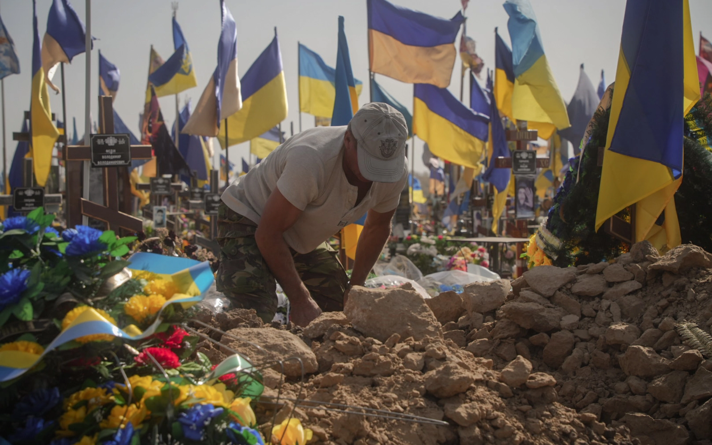 зображення до посту: «Це був справжній офіцер України»: у Харкові попрощались з військовим, який загинув у боях в області — фото