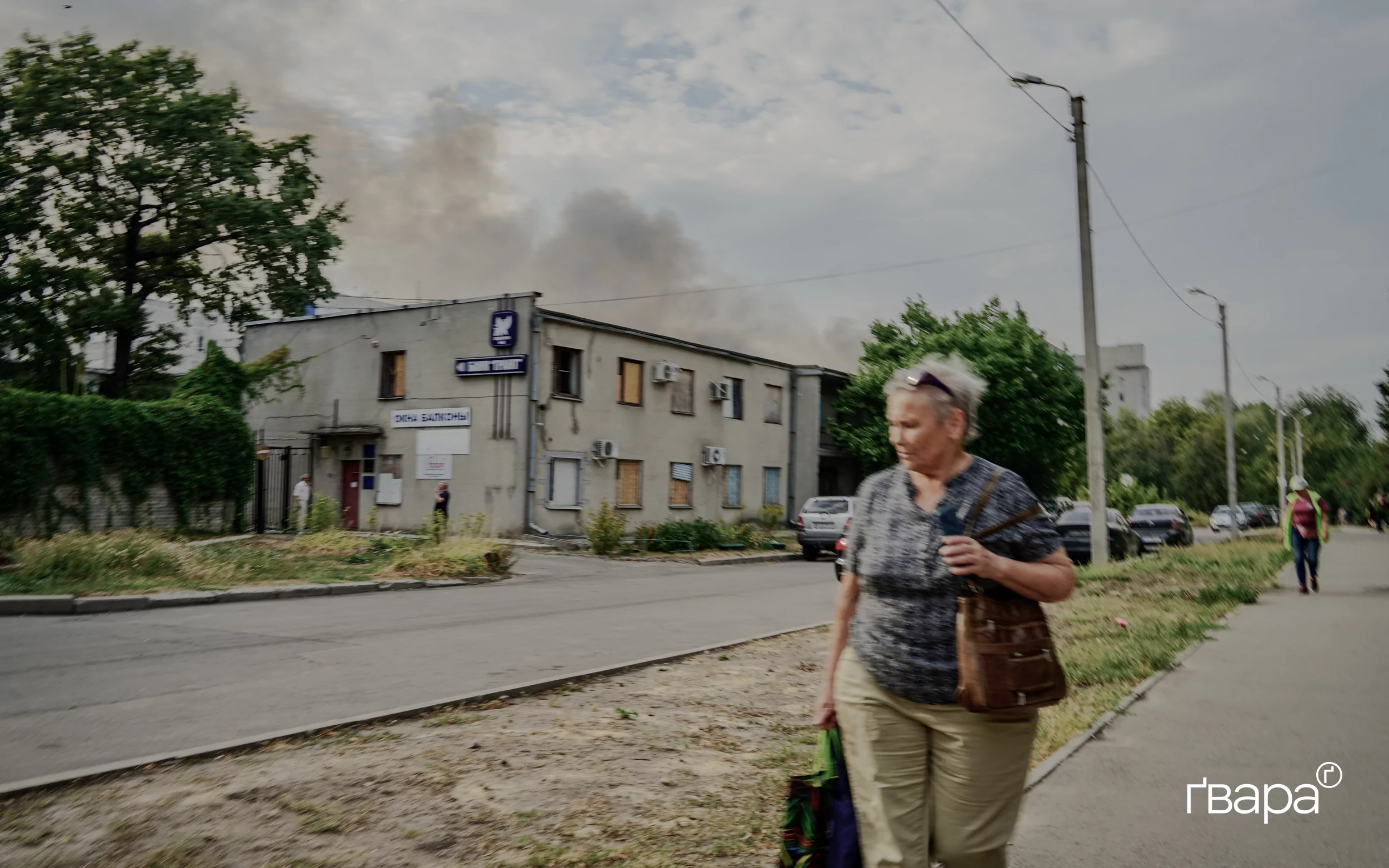 зображення до посту: Через російські обстріли в Харкові постраждав університет, горіли гаражі та постраждали 13 людей — фоторепортаж