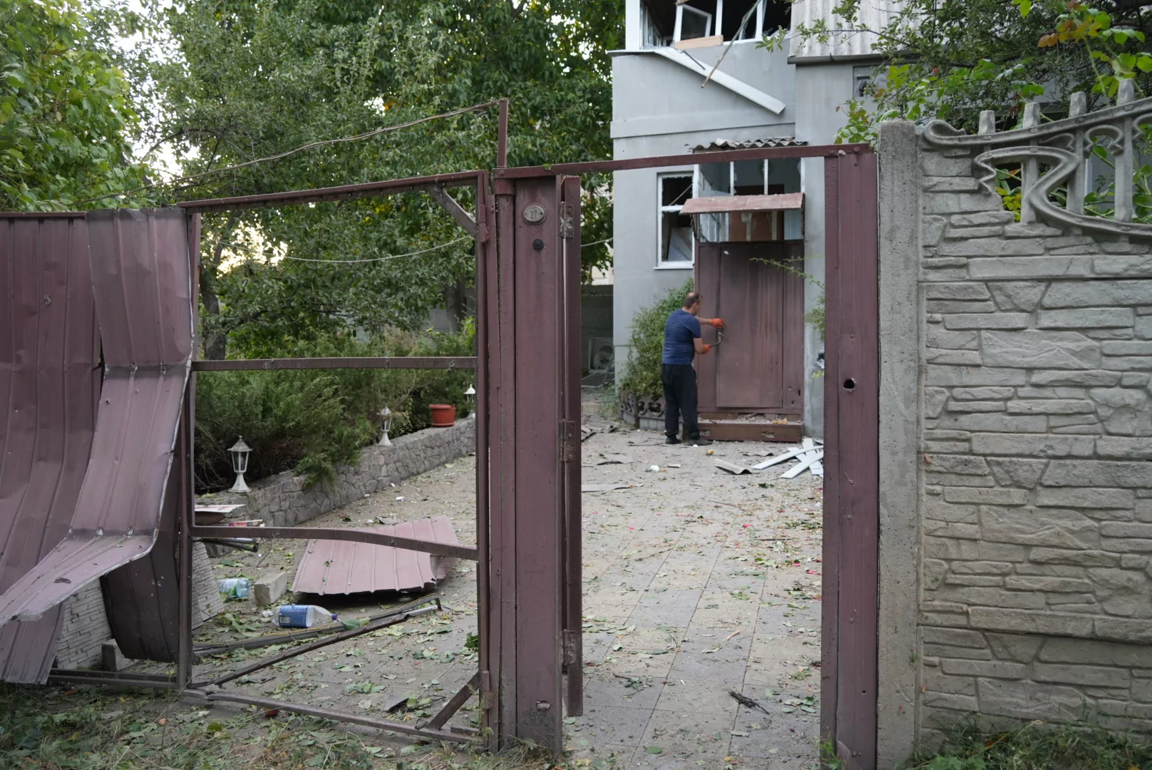 зображення до посту: In photos: Russians dropped glide bomb on Kharkiv, injure 5 people, including child