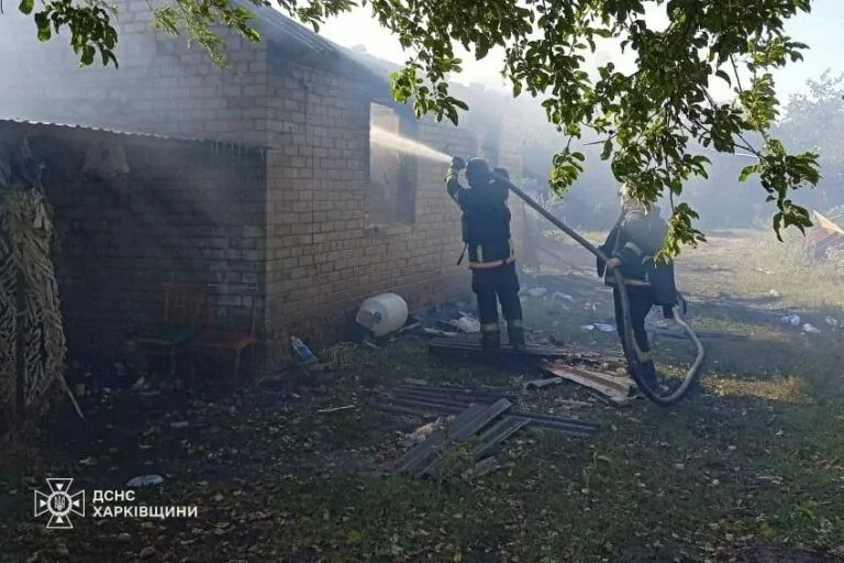 На Харківщині поліцейські евакуювали цивільного, який отримав поранення від російського безпілотника 