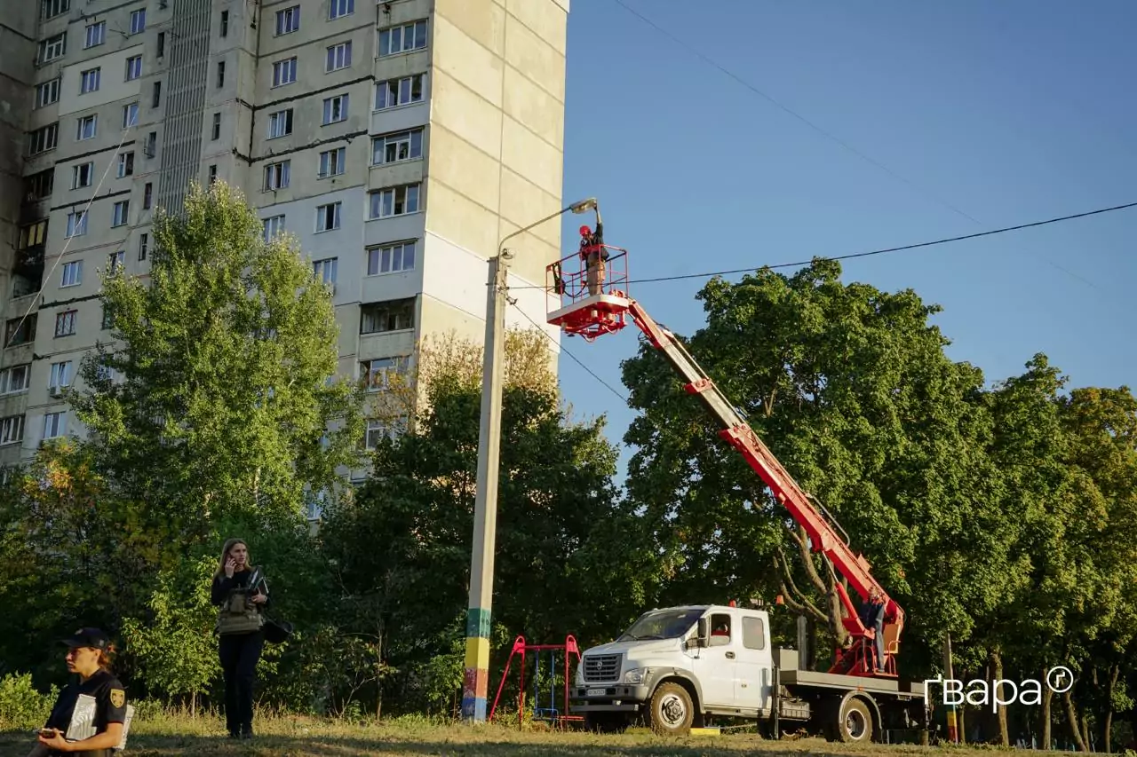 зображення до посту: Внаслідок влучання КАБу в Салтівському районі Харкова загинув чоловік — фоторепортаж