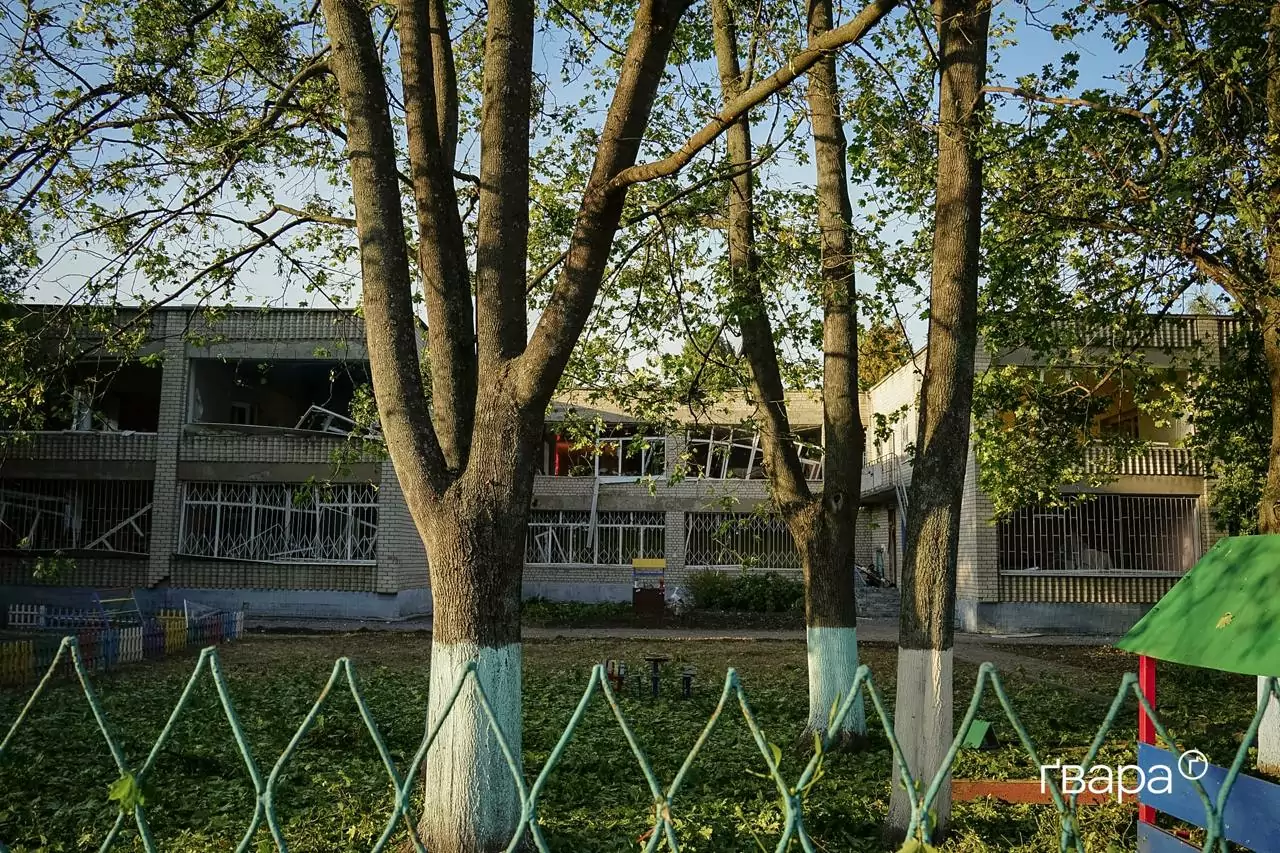 зображення до посту: Внаслідок влучання КАБу в Салтівському районі Харкова загинув чоловік — фоторепортаж
