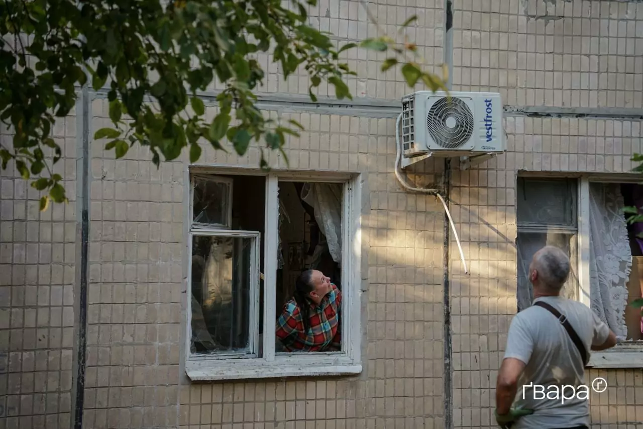 зображення до посту: Внаслідок влучання КАБу в Салтівському районі Харкова загинув чоловік — фоторепортаж