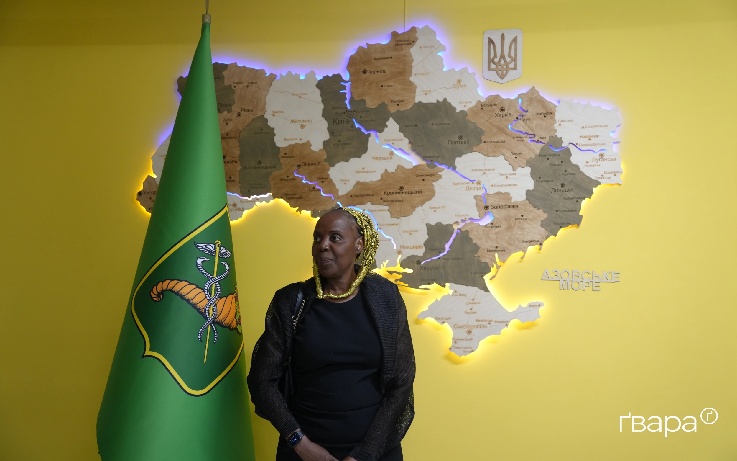 зображення до посту: Харківську підземну школу відвідала принцеса Буганди  Накабірі Амуті Бінаїса — фоторепортаж