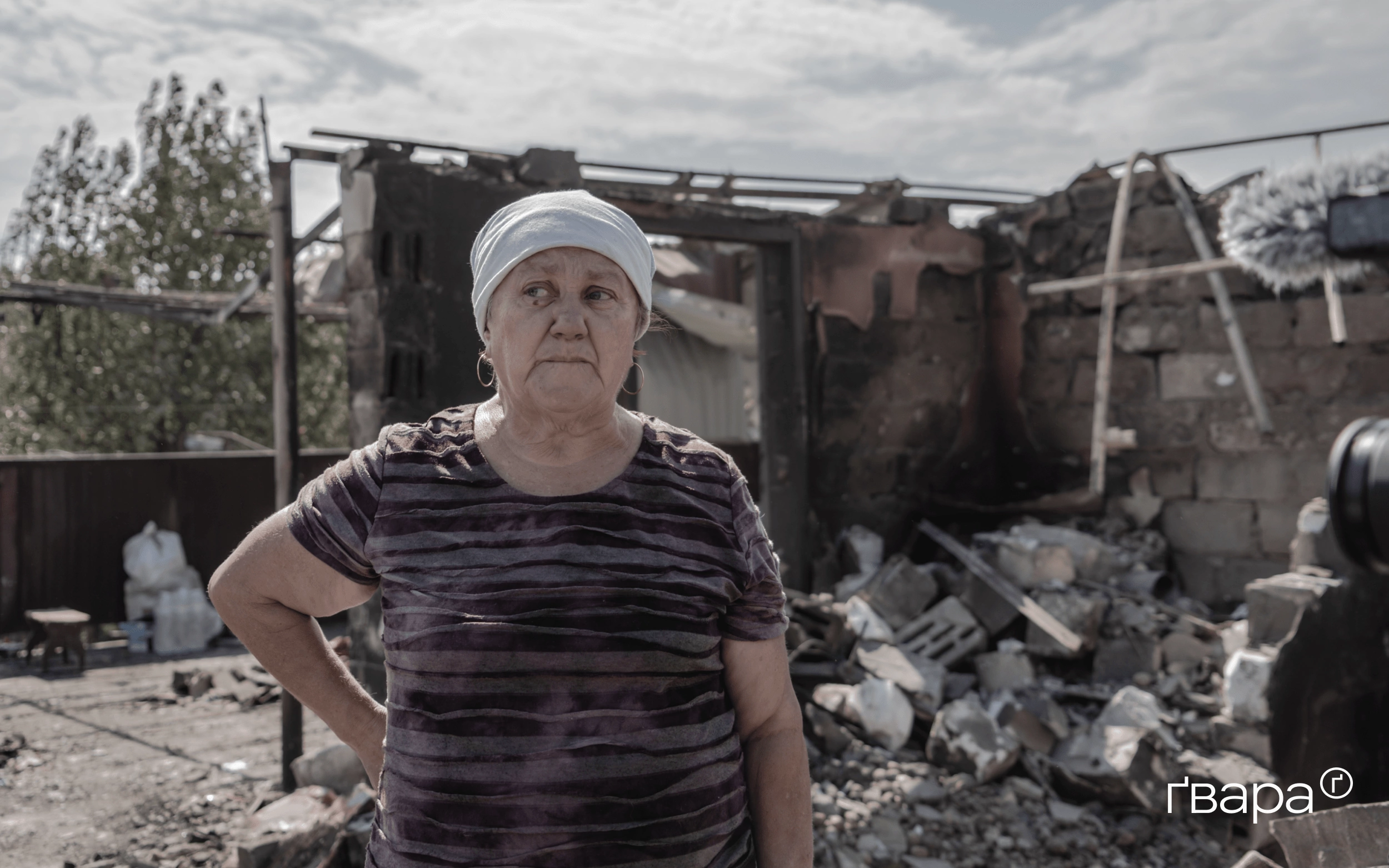 зображення до посту: «Переночуємо у сусідів, у них будинок уцілів»: наслідки масштабної пожежі в Студенці — фоторепортаж