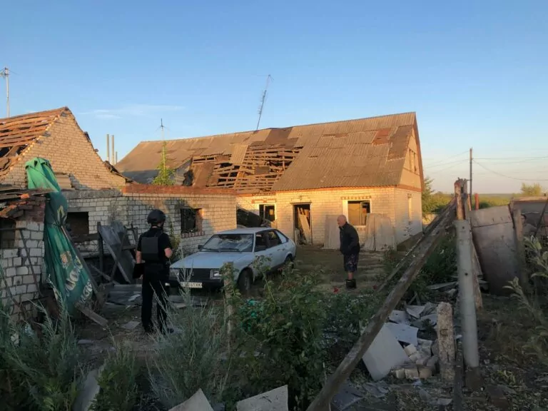 РФ вдарила по Золочеву: пошкоджено шість будинків