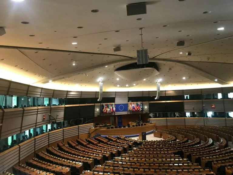 European Parliament approves €35 billion loan to Ukraine