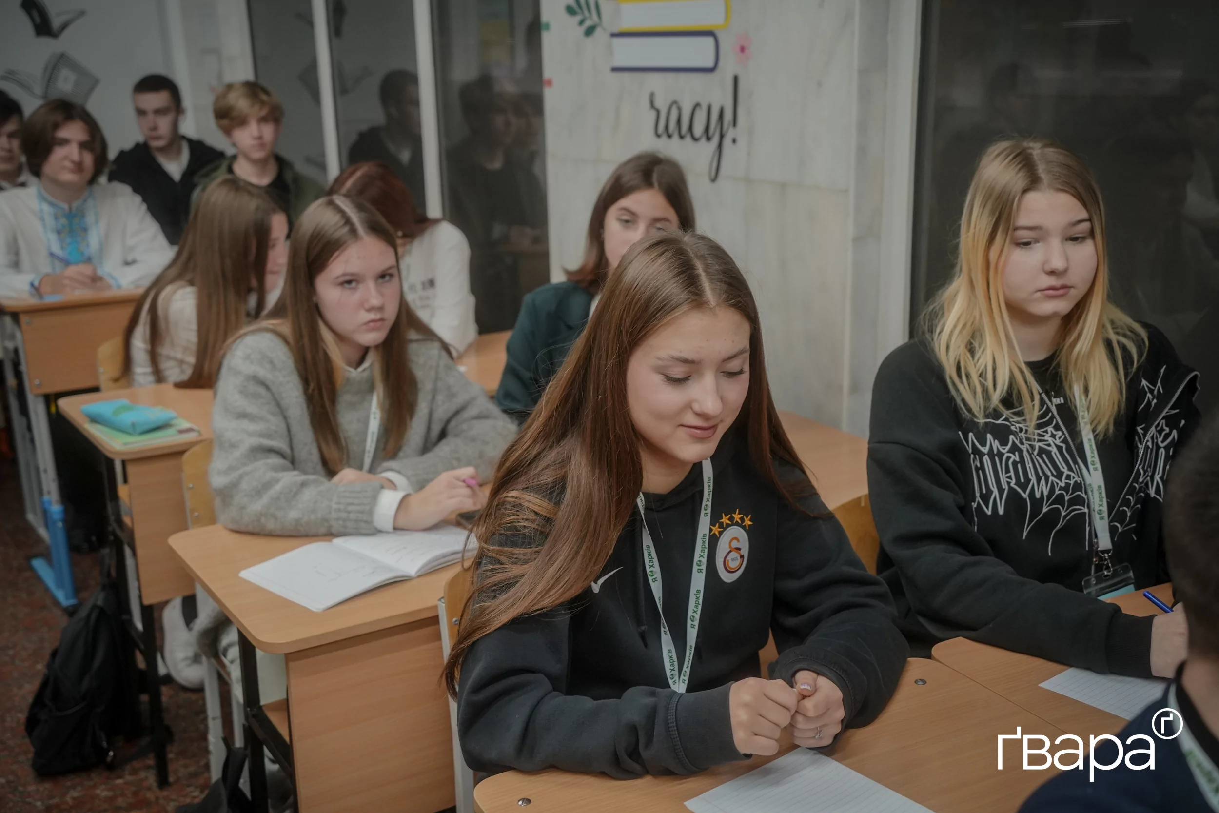 зображення до посту: Учні харківської метрошколи долучилися до радіодиктанту національної єдності — фоторепортаж