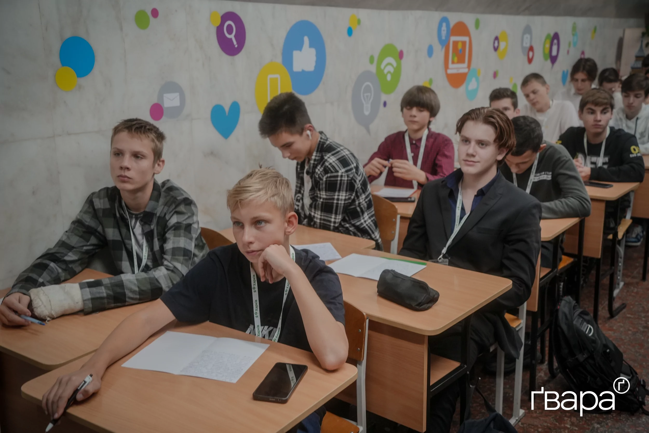 зображення до посту: Учні харківської метрошколи долучилися до радіодиктанту національної єдності — фоторепортаж