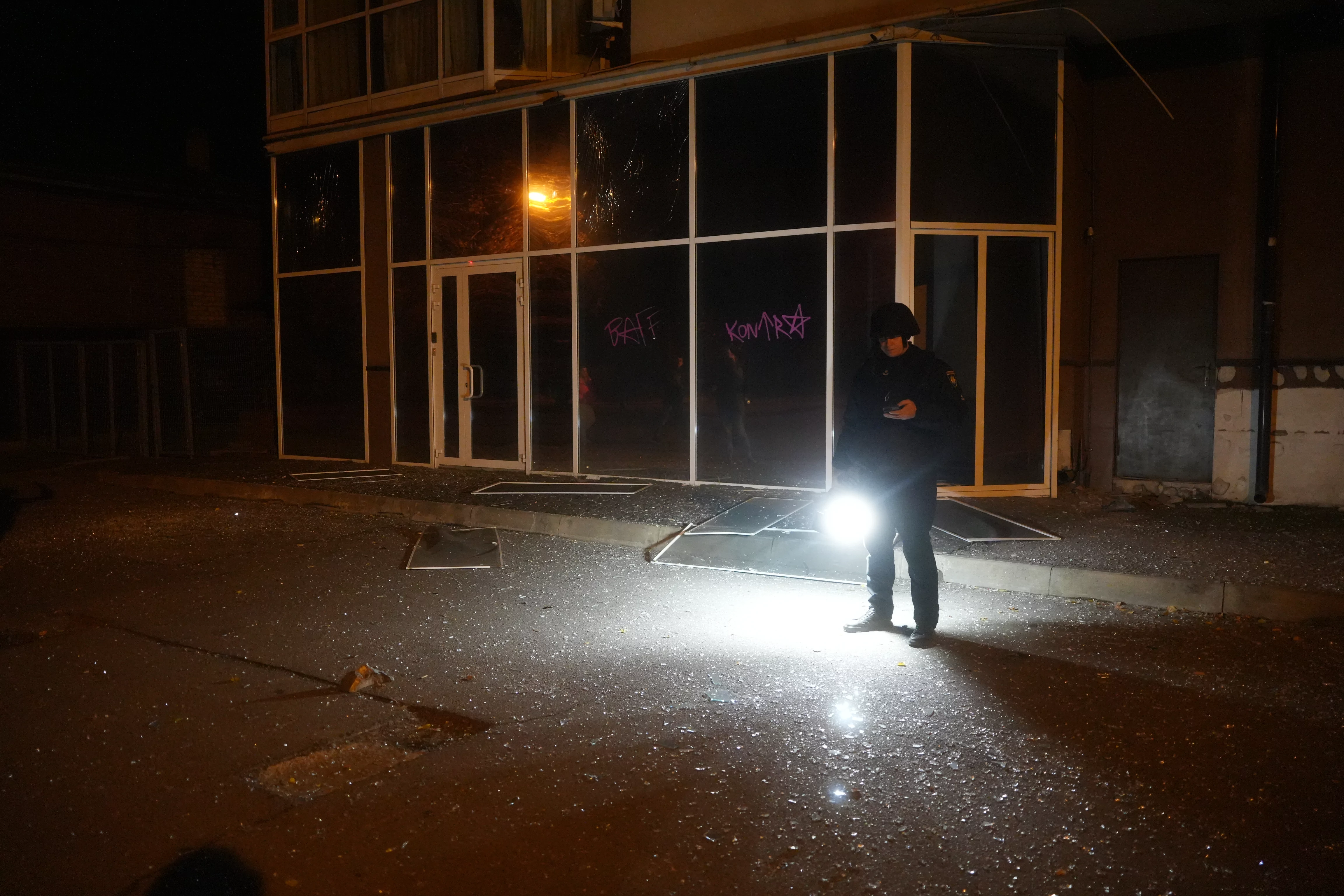 зображення до посту: Russians drop glide bombs on 4 districts of Kharkiv, injure 13, including teenager (in photos)