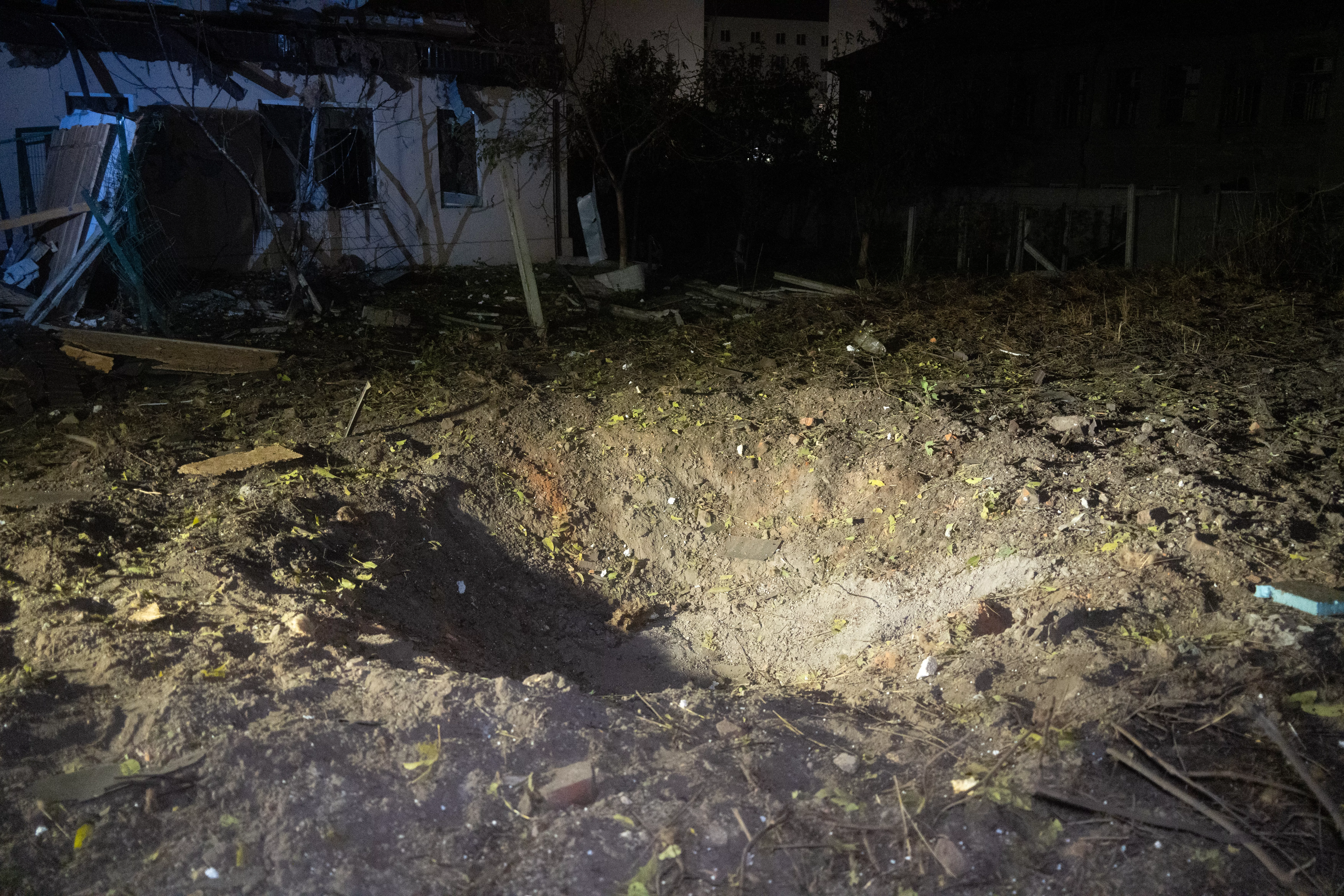зображення до посту: Russians drop glide bombs on 4 districts of Kharkiv, injure 13, including teenager (in photos)