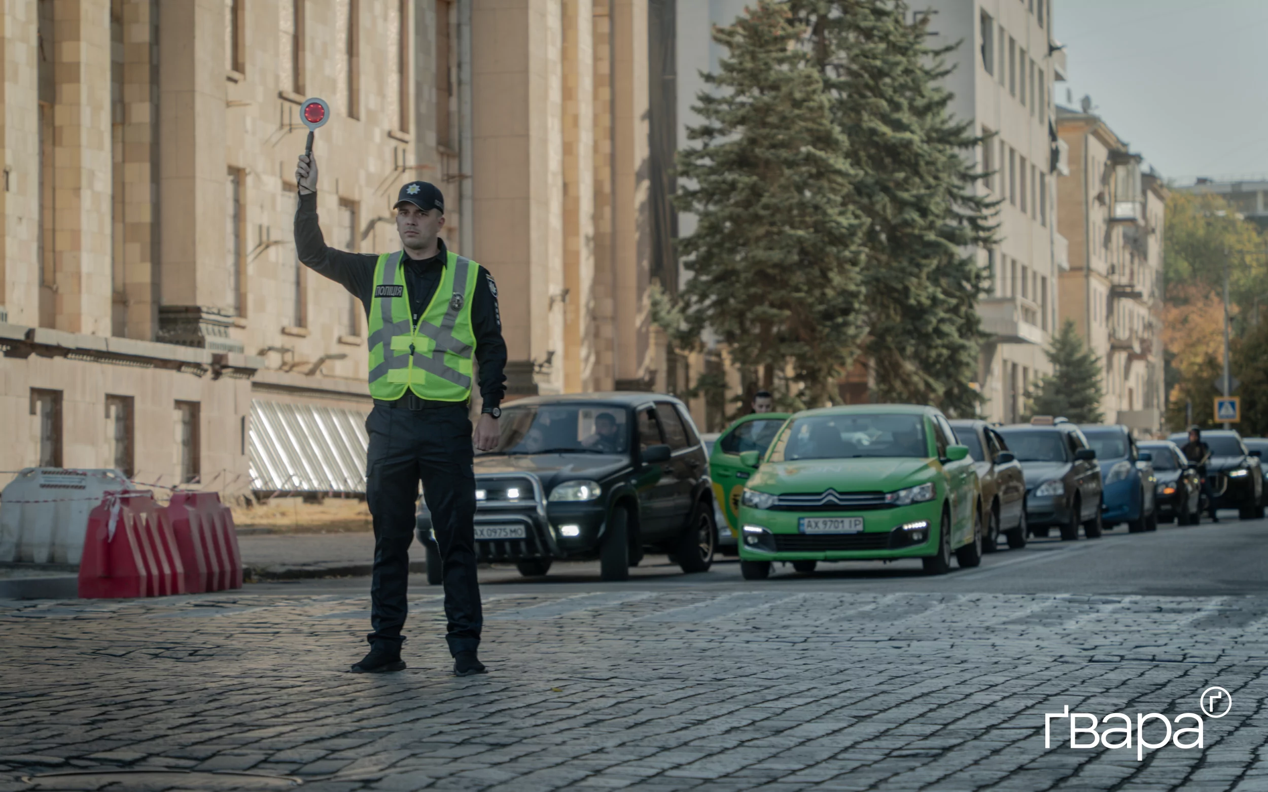 зображення до посту: У Харкові хвилиною мовчання вшанували загиблих захисників та захисниць України — фото