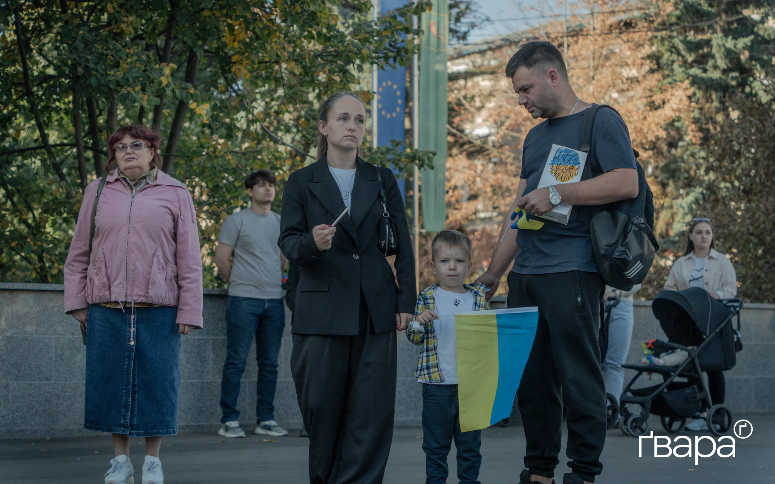 зображення до посту: У Харкові хвилиною мовчання вшанували загиблих захисників та захисниць України — фото