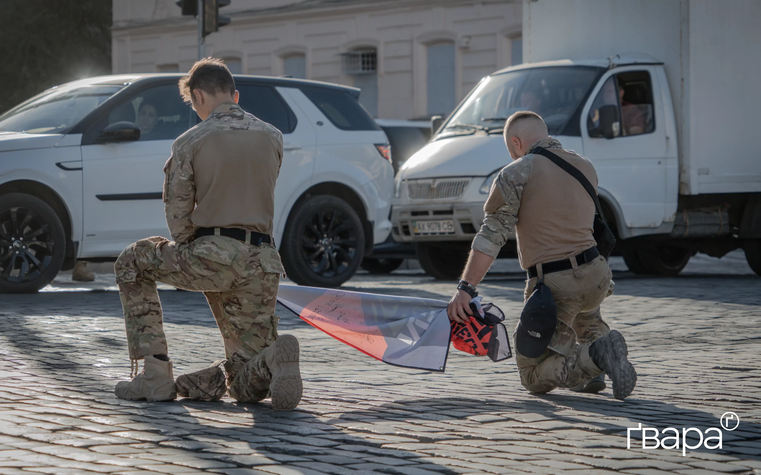 зображення до посту: У Харкові хвилиною мовчання вшанували загиблих захисників та захисниць України — фото