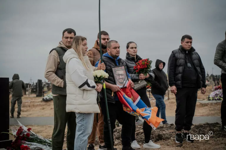 У Харкові попрощалися з волонтером Тиграном Галустяном — фоторепортаж