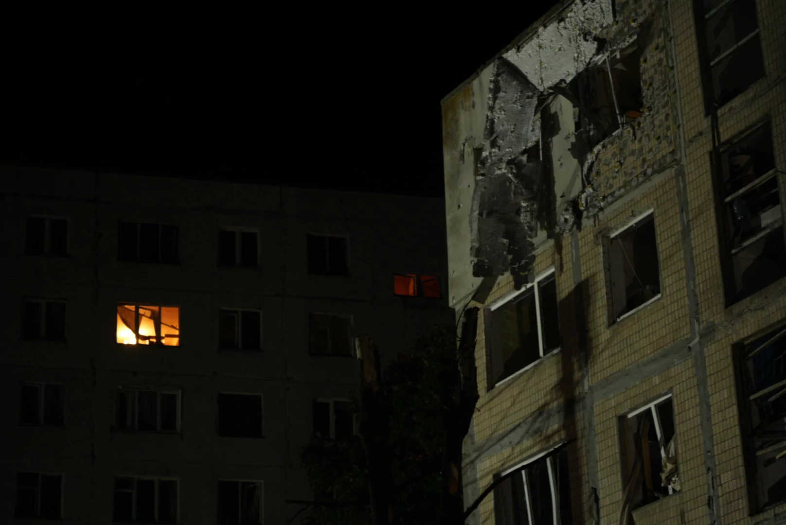 зображення до посту: In photos: Russians dropped glide bomb on high-rise in Kharkiv, injure 12, including child