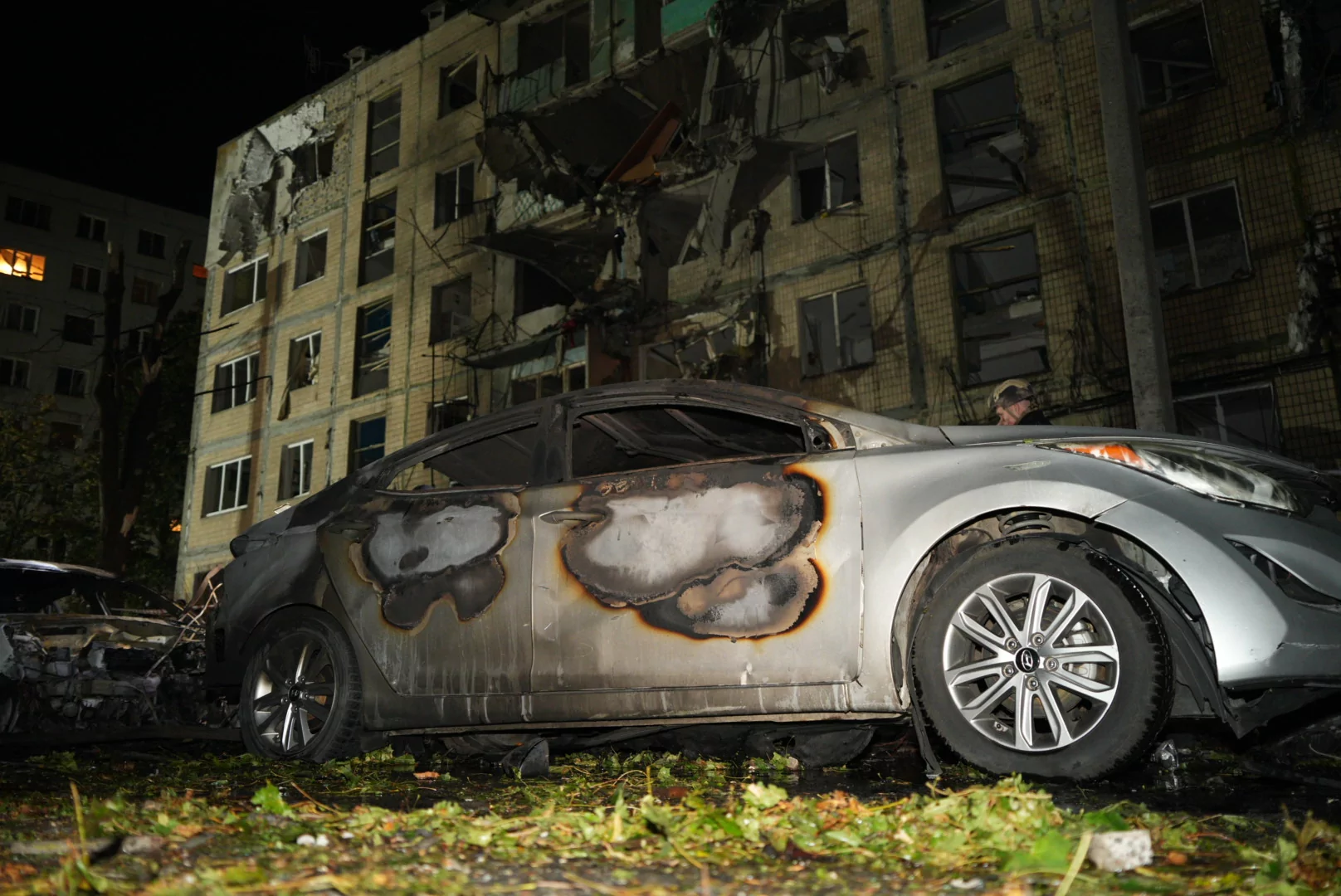 зображення до посту: In photos: Russians dropped glide bomb on high-rise in Kharkiv, injure 12, including child