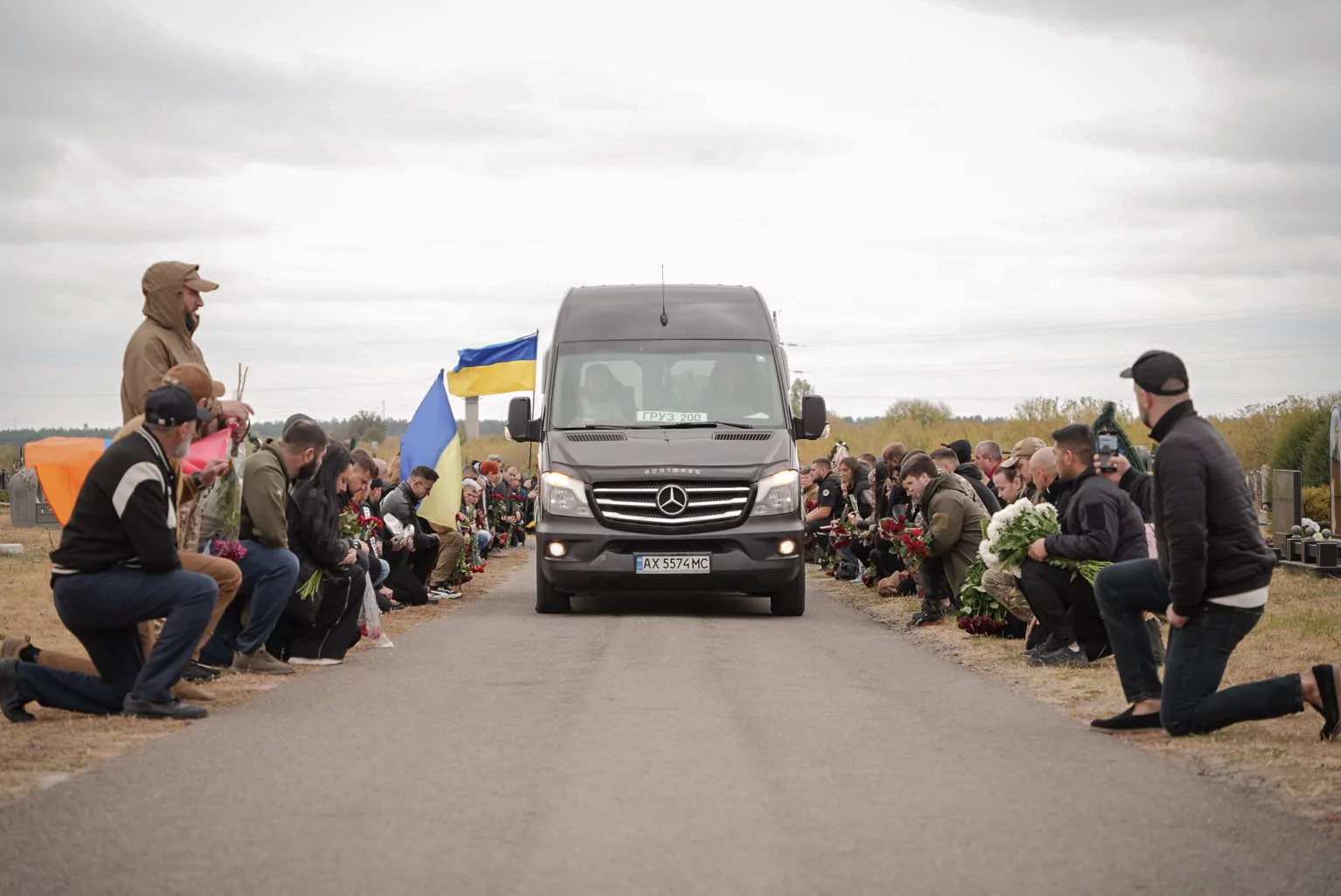зображення до посту: In photos: Kharkiv mourns volunteer Tyhran Halustian, who was killed by Russian FPV drone during evacuation 
