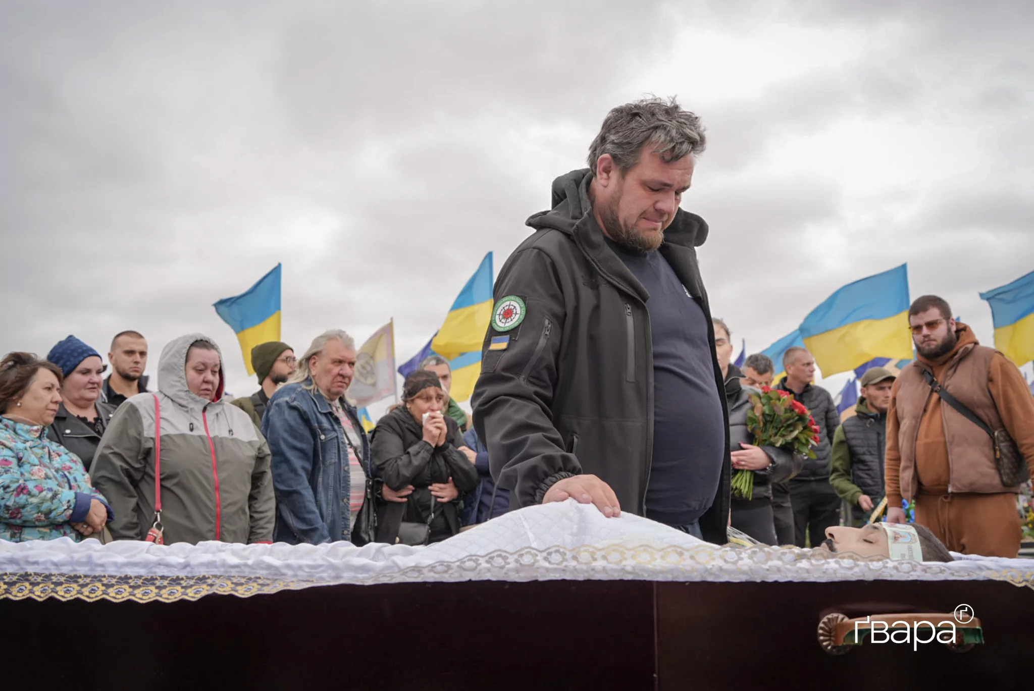 зображення до посту: У Харкові попрощалися з волонтером Тиграном Галустяном — фоторепортаж