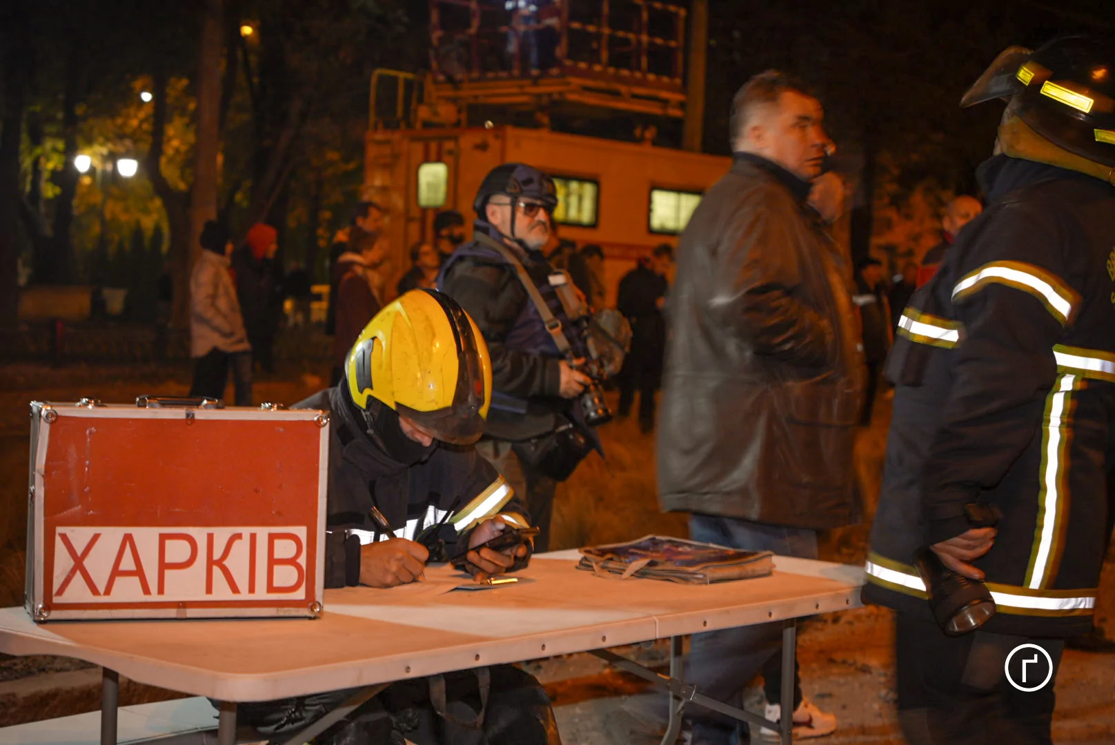 зображення до посту: Армія РФ прямим попаданням зруйнувала один з під’їздів Держпрому — фоторепортаж