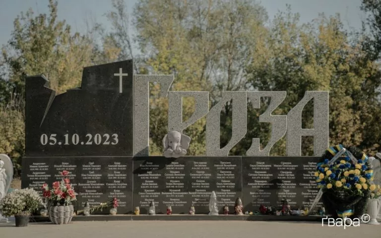 «Нікого немає, всі загинули»: як виглядає Гроза через рік після ракетного удару РФ — ВІДЕО
