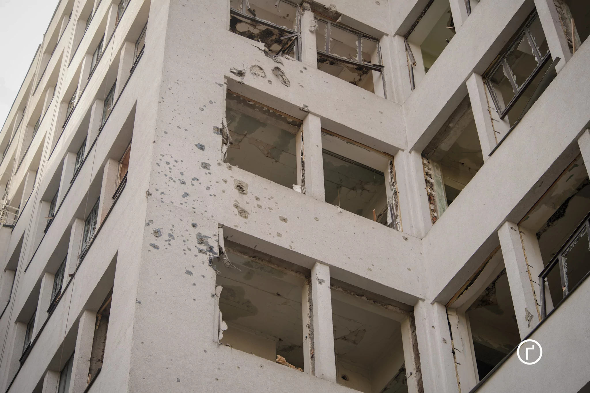 зображення до посту: У Харкові усувають наслідки обстрілу Держпрому — фото