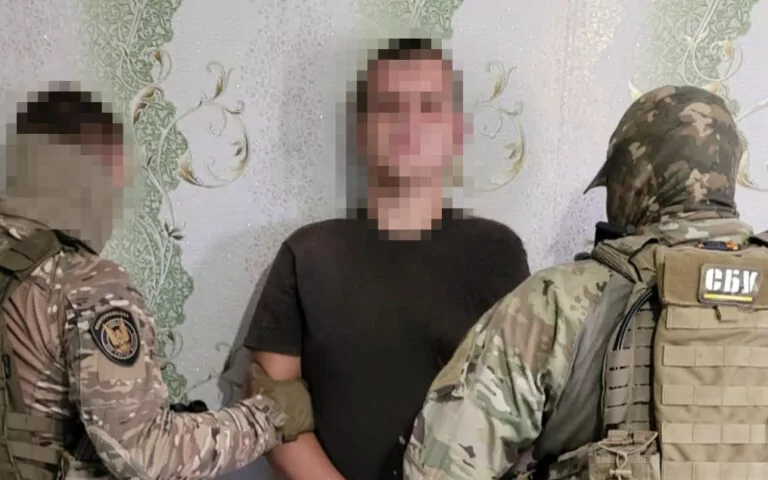 СБУ підозрює чоловіка, який, ймовірно, шпигував за українськими військовими у Куп’янську