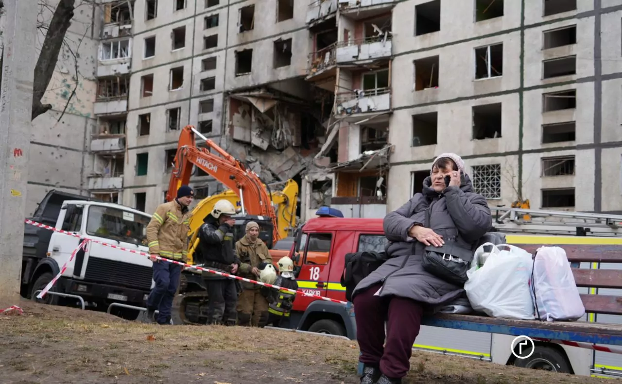 зображення до посту: Рятувальники продовжують пошук людей під завалами: багатоповерхівка у Харкові на наступний день після обстрілу