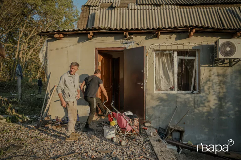 «Діти після влучання не розмовляють»: росіяни влучили поруч з будинком у Черкаській Лозовій