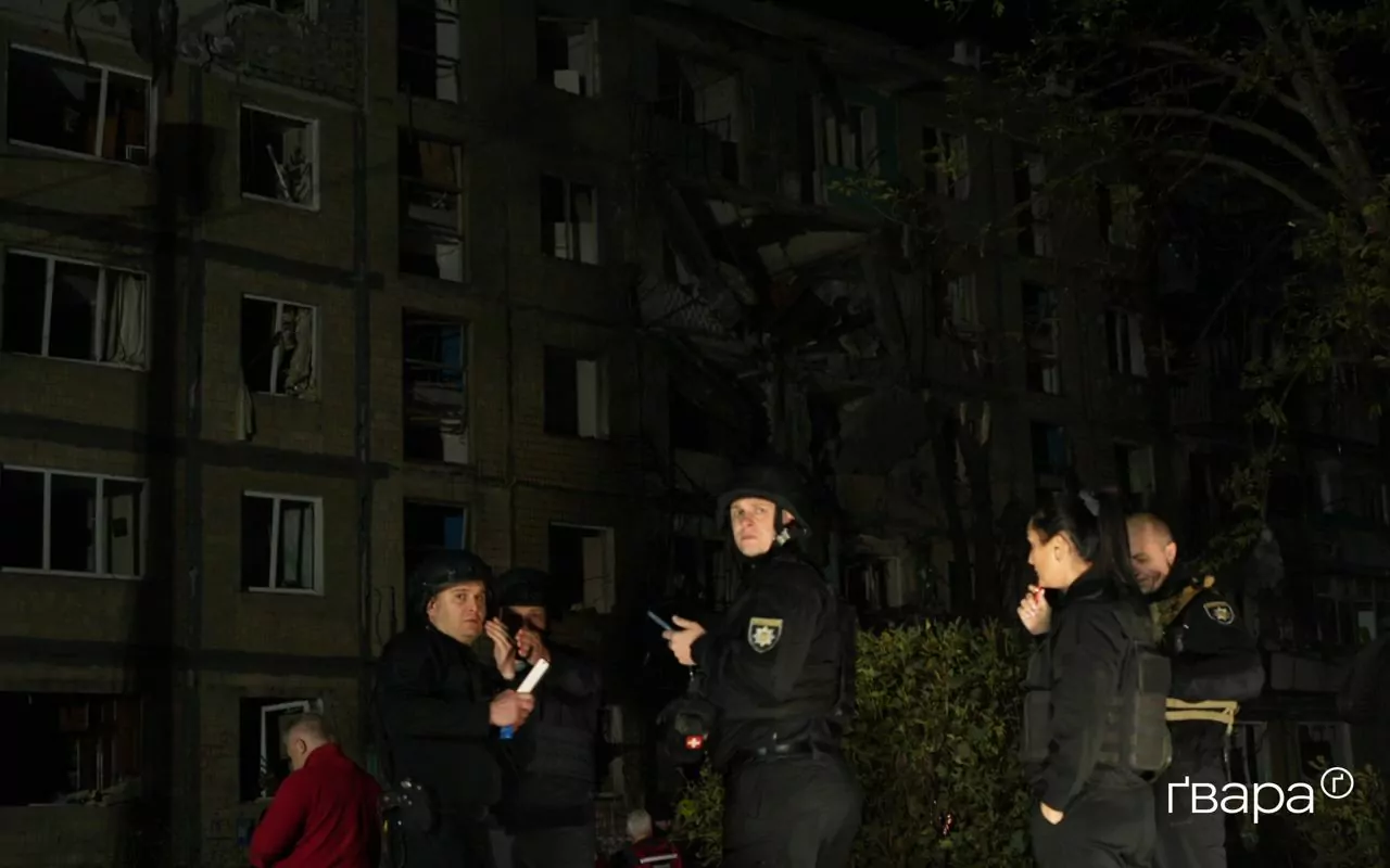 зображення до посту: Російський КАБ влучив у багатоповерхівку в Харкові: 12 людей поранено — фоторепортаж