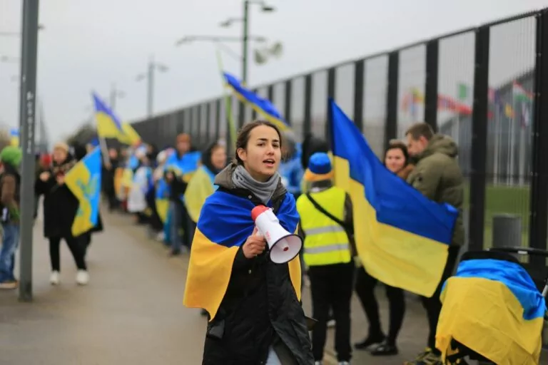 Більшість українців готові терпіти війну далі — опитування