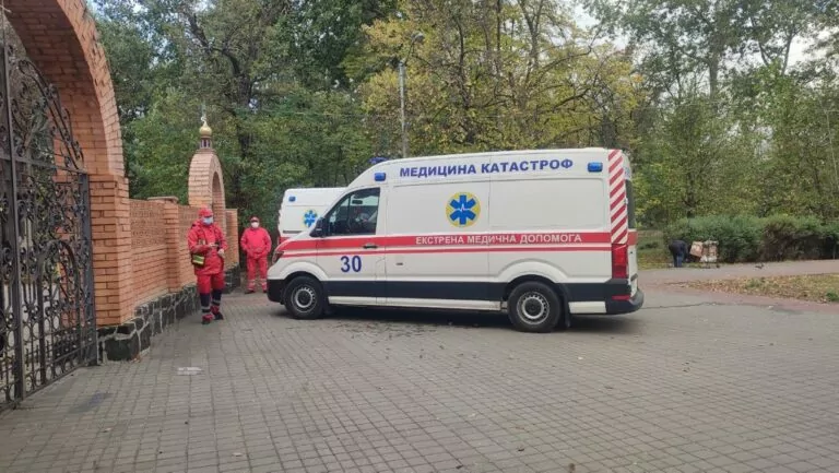 Фейк. У Черкасах після бійки в храмі вірянам УПЦ МП відмовили у медичній допомозі