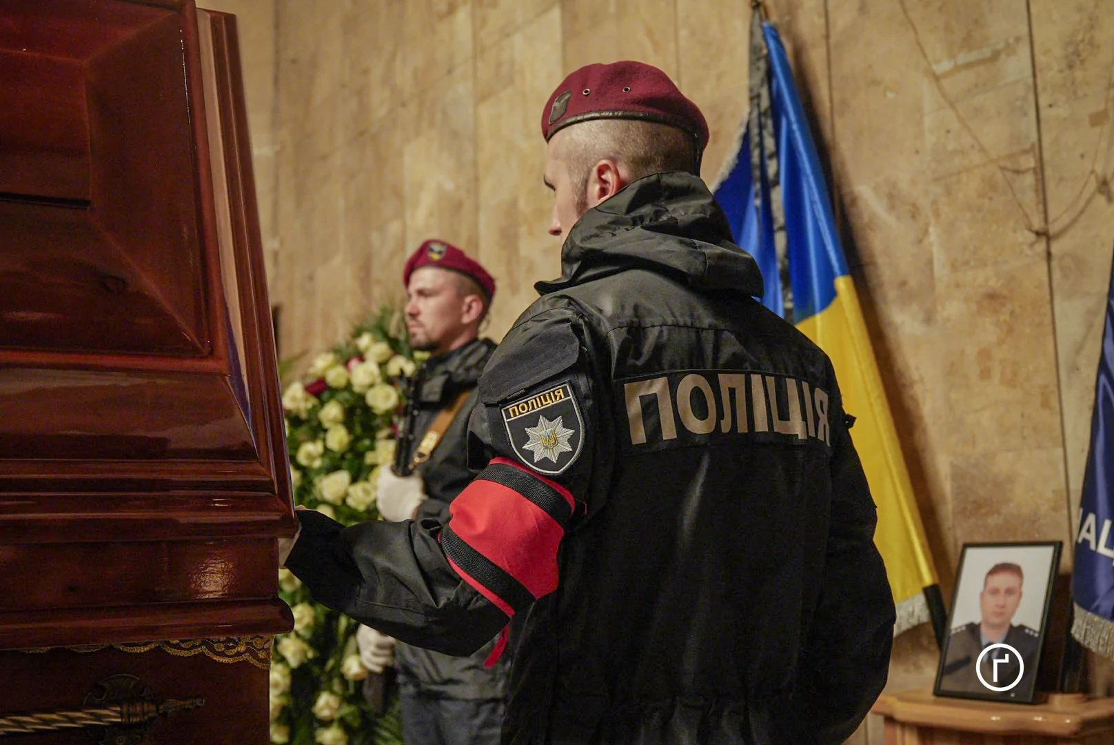 зображення до посту: В Харкові попрощалися з поліцейським Андрієм Матвієнком — фото
