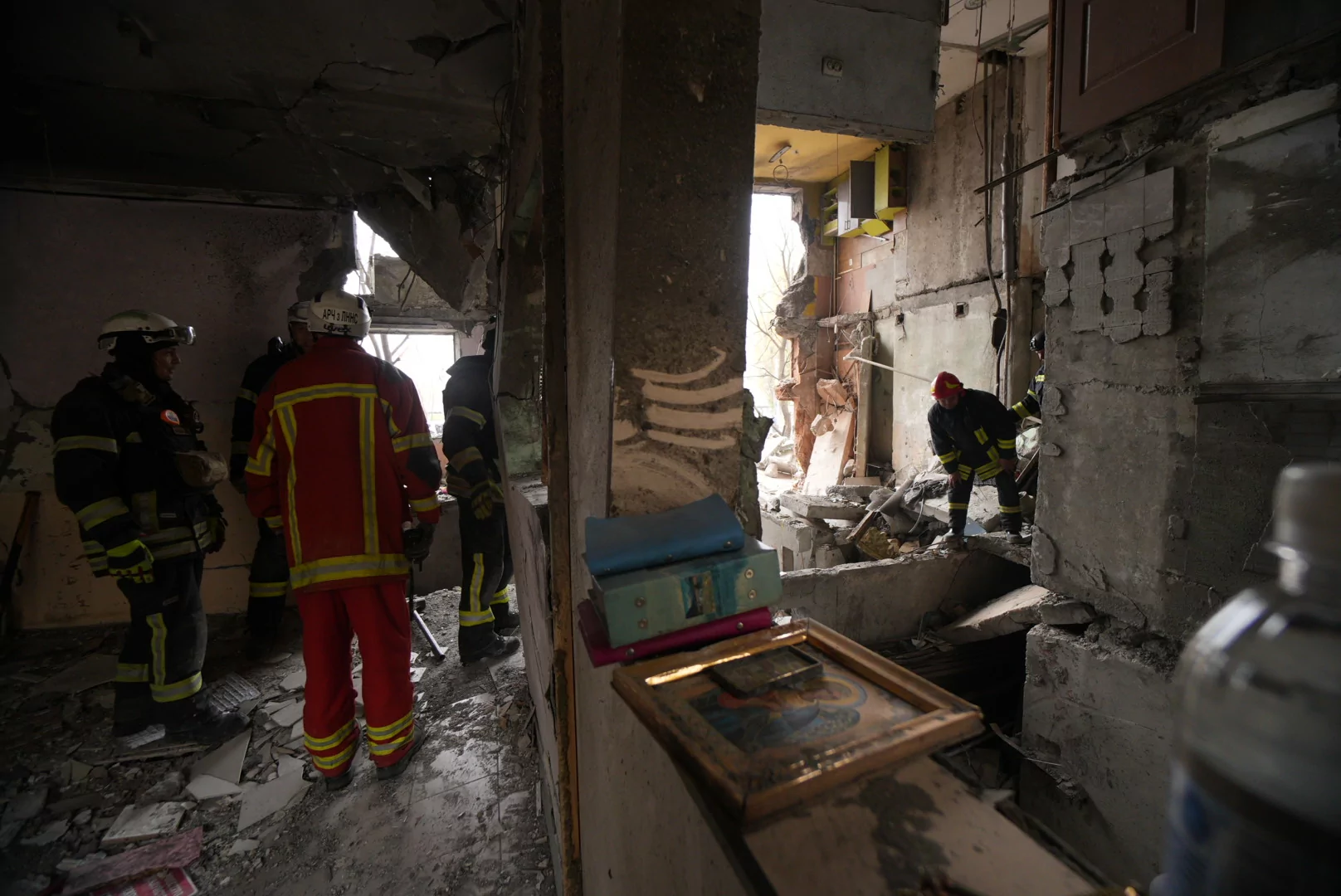 зображення до посту: In photos: Russia attacked Kharkiv with bombs three times last night, injured 25, including 4 children