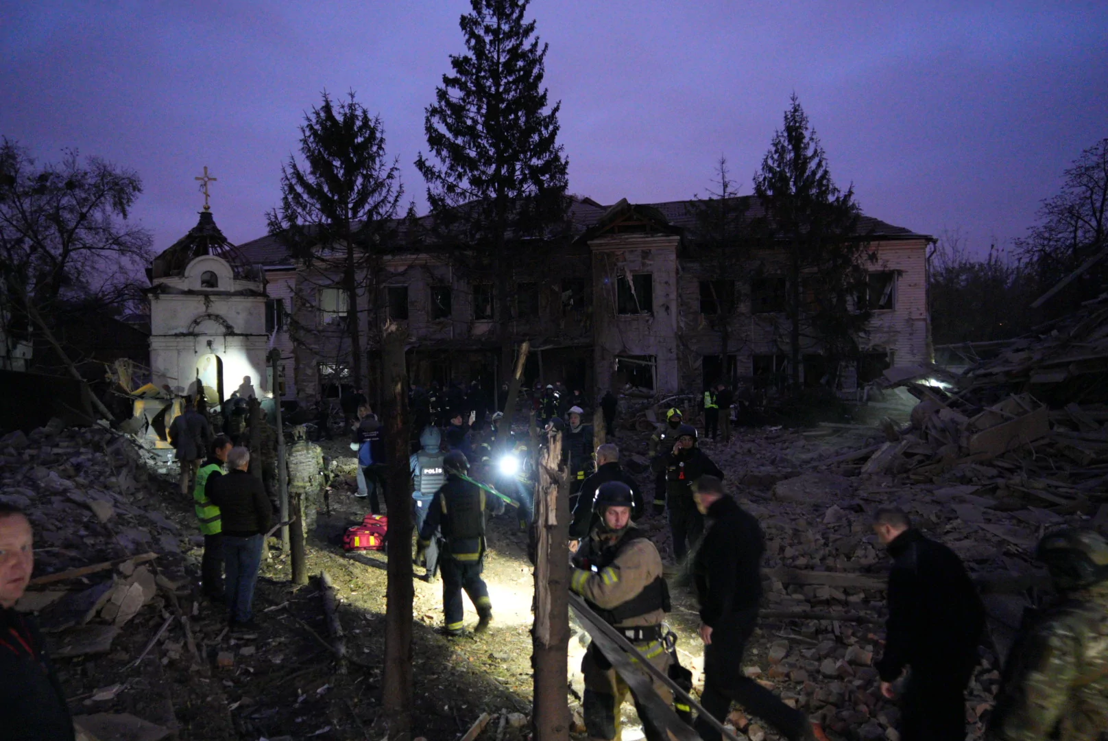 зображення до посту: In photos: Russian missile attack on Kharkiv killed 1, injured 40, including 30 police workers 